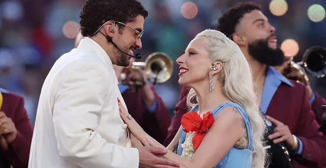 photo  bad bunny a effectué quelques pas de danse avec lady gaga lors du spectacle de la mi-temps du super bowl, dimanche 8 février 2026 à santa clara, aux états-unis.  &copy;  kevin c. cox / getty images via afp 