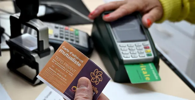 photo  le budget de la sécurité sociale 2026 prévoit un gel des tarifs des complémentaires santé en 2026. problème : les assureurs contestent et les appels de mensualités ont déjà été envoyés aux clients.  &copy;  marc ollivier/ouest-france 