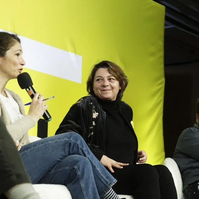 photo agnès langevin (au centre) lors du congrès national du parti place publique, à l’espace charenton, le 16 mars 2025.  ©  nicolas rongier/hans lucas via archives afp