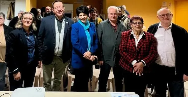 photo  guylaine brohan au centre (en bleu), entourée de gauche à droite de myriam bourasseau, jean-guy chenu, jean-paul richer, jocelyne constantin et alain ballay.  &copy;  co 