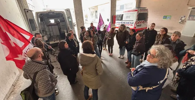 photo  les grévistes des urgences du chu d’angers sollicitent l’intervention du maire et le soutien de la population pour obtenir gain de cause.  &copy;  dr 