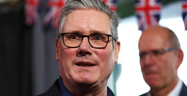 photo  le premier ministre britannique keir starmer s’entretient avec des membres du public après avoir prononcé un discours au complexe sportif de horntye park le 5 février 2026 à st leonards-on-sea, au royaume-uni.  &copy;  peter nicholls / getty images via afp 