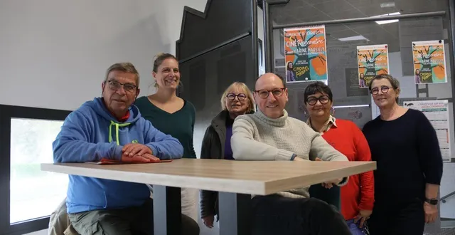 photo  christian durand, à gauche, et l’équipe du cinéma de la plage.  &copy;  ouest-france 