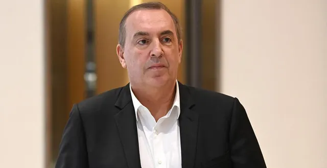 photo  le présentateur de télévision jean-marc morandini arrive au tribunal de paris, le 24 octobre 2022.  &copy;  alain jocard / archives afp 