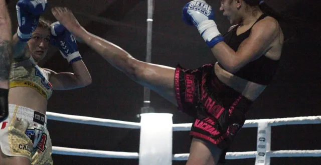 photo  l’espagnole aya boutafala (team espagne), à droite, a contraint eva guillot (tb crussol) à finir son combat par arrêt du médecin.  &copy;  ouest-france 