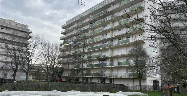 photo  un important dégât des eaux dans une résidence soclova dans le quartier la roseraie à angers a conduit les pompiers, dans la nuit de dimanche 8 à lundi 9 février, à couper l’approvisionnement en eau à 200 appartements.  &copy;  co - franck de brito 