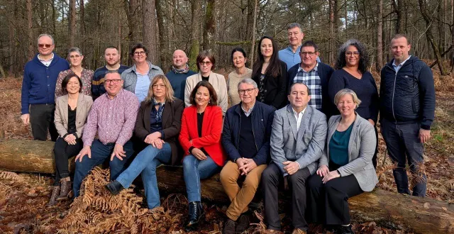 photo  cathie berné a présenté, en forêt de bercé, ses colistiers pour les prochaines élections municipales.  &copy;  ouest-france 