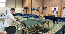 Info insolite  du tennis de table pour le fun et les crêpes avec des poêles en guise de raquette, à brécé, près de rennes (ille-et-vilaine). 