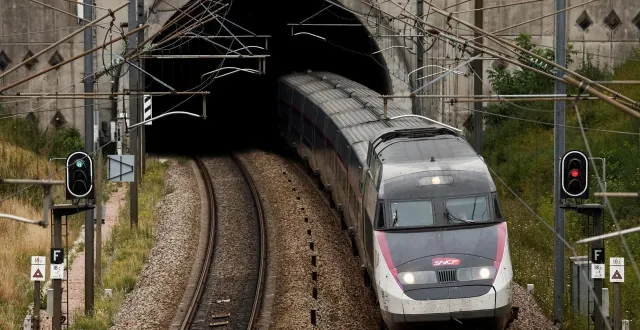 photo  c’est peu avant d’arriver à paris qu’un tgv s’est arrêté dans un tunnel, avant de faire machine arrière (photo d’archives)  &copy;  reuters 