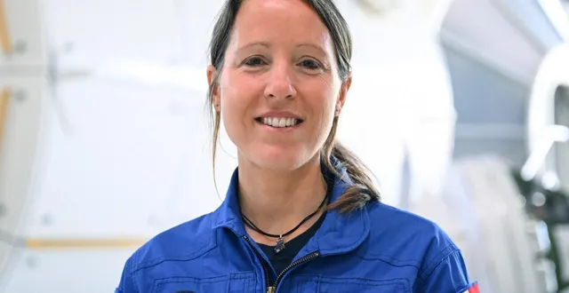 photo  sophie adenot, candidate astronaute française de l’esa, pose après une conférence de presse de la promotion 2022 des astronautes de l’agence spatiale européenne (esa) au centre des astronautes européens (eac) à cologne, dans l’ouest de l’allemagne, le 3 mai 2023.  &copy;  ina fassbender / afp 