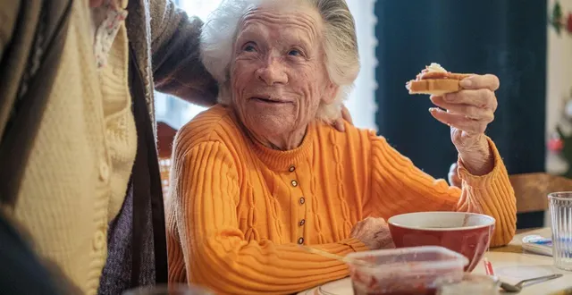 photo  quatre femmes (ici paulette) et un homme vivent ensemble dans cette maison, une colocation pour seniors à saint-nazaire, gérée par l’entreprise sociale et solidaire cettefamille. on y parle plus de souvenirs que de grands projets.  &copy;  simon torlotin / ouest-france 