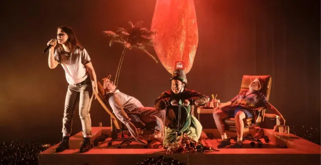 photo  les scènes du golfe accueillent la pétillante équipe québécoise du théâtre bluff avec sa pièce le poids des fourmis.  &copy;  yanick macdonald 