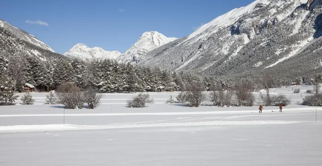 photo  des personnes pratiquent le ski de fond sur les pistes des alberts. france, hautes-alpes, montgenèvre, 29 janvier 2026. photo d’illustration.  &copy;  thibaut durand / hans lucas via afp 
