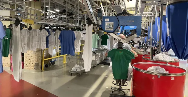 photo  les agents et agentes de la blanchisserie du chu d’angers attendant beaucoup du nouvel équipement, prévu avant l’été à sainte-gemmes-sur-loire.  &copy;  archives ouest-france 