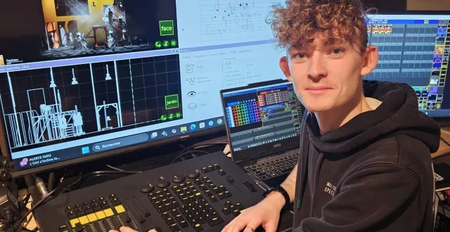 photo  arthur girard derrière ses consoles.  &copy;  ouest-france 