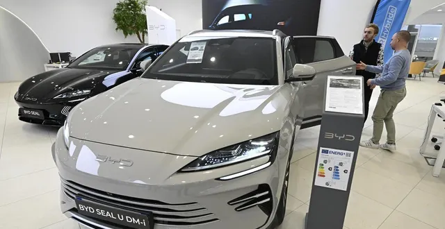 photo  ici dans la concession automobile byd de rennes, le 9 février 2026. le constructeur chinois envisage de passer de 90 concessions en france en 2025 à 200 à la fin de 2026.  &copy;  vincent michel / ouest-france 