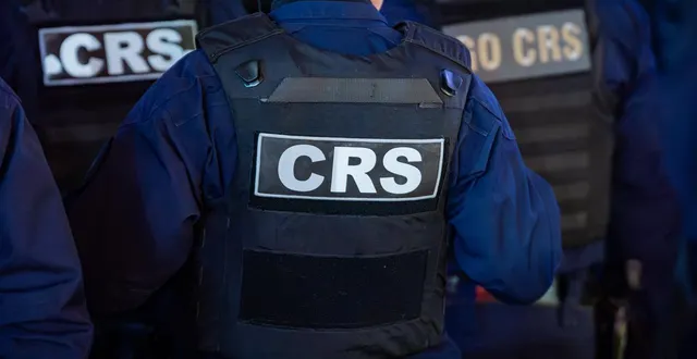 photo  à leur procès à paris, des crs jugés pour avoir matraqué des manifestants dans un burger king pendant l’acte 3 des « gilets jaunes » en décembre 2018 ont admis lundi avoir manqué de « lucidité » mais exprimé l’amer sentiment d’avoir été « abandonnés ». photo d’illustration.  &copy;  albin bonnard / hans lucas via afp 