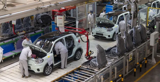 photo  plus de 40 % des voitures produites dans le monde le sont désormais en chine.  &copy;  vcg via reuters connect 