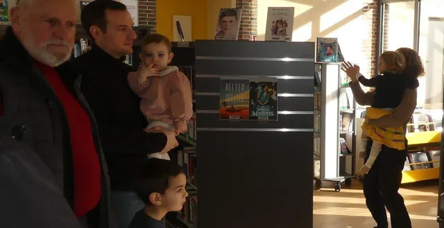 photo  les visiteurs ont découvert la médiathèque au son de l’orgue de barbarie d’erwan.  &copy;  ouest-france 