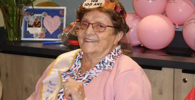 photo  ida hodcent a fêté ses cent ans, jeudi après-midi, à la maison de retraite de changé  &copy;  ouest-france 