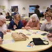 photo  les bénévoles ont participé à un jeu de bingo, concocté par l’équipe d’animation, pour mieux se connaître. tous ont participé à cet exercice qui a permis de découvrir les talents cachés des bénévoles. 