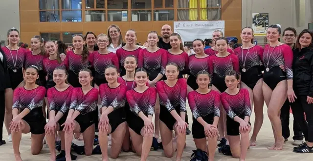 photo  pour line et julie (à droite) c’est surtout la progression des gymnastes et les valeurs partagées avec la jeunesse qui sont au cœur de leur motivation.  &copy;  étoile parignéenne 
