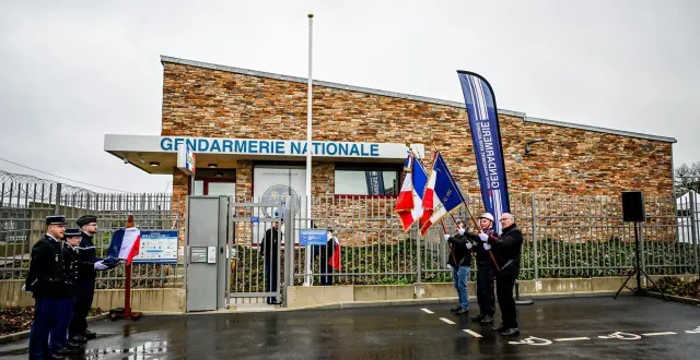 photo  la rénovation de la brigade de gendarmerie de sillé-le-guillaume a été inaugurée ce lundi 9 février 2026.  &copy;  photo le maine libre - yvon loué 