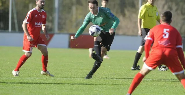 photo  reçus ici à saint-liguaire, le 26 octobre, hugo croisé et les saint-varentais n’ont pas disputé le moindre match officiel depuis le 30 novembre 2025, contre nueillaubiers (1-3).  &copy;  archives co - christophe bernard 