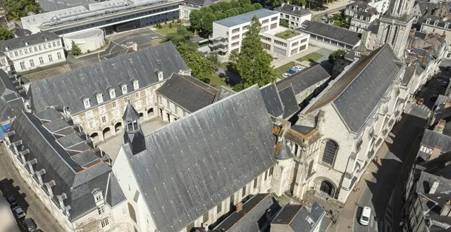 photo  l’abbaye royale du ronceray, en plein cœur du quartier de la doutre, dans le centre d’angers (maine-et-loire), sur la rive droite de la maine.  &copy;  ville d’angers - thomas bonnet 