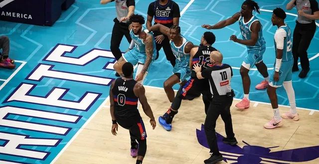 photo  une bagarre générale a éclaté entre détroit et charlotte en nba.  &copy;  david jensen / afp 