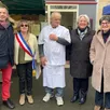 photo  tony vautier, le propriétaire ; martine voltier, maire ; valérie alain, conseillère départementale et chantal jourdan, députée, entourent philippe bethouart, le nouveau boulanger. 