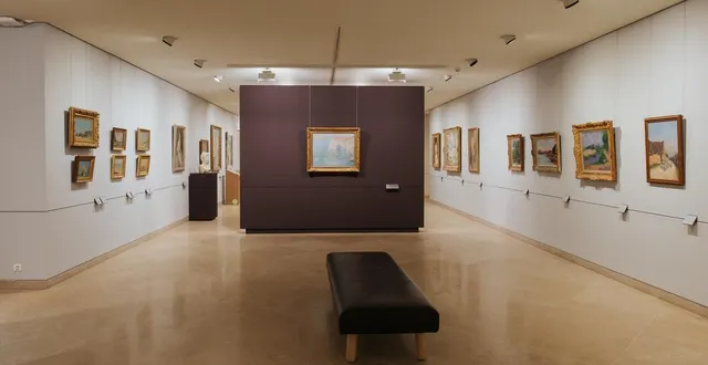 photo  un seul et unique tableau de claude monet est exposé à caen. il est prêté par le musée d’orsay au musée des beaux-arts. il s’agit d’une huile sur toile qui représente les falaises d’étretat.  &copy;  musée des beaux-arts de caen 