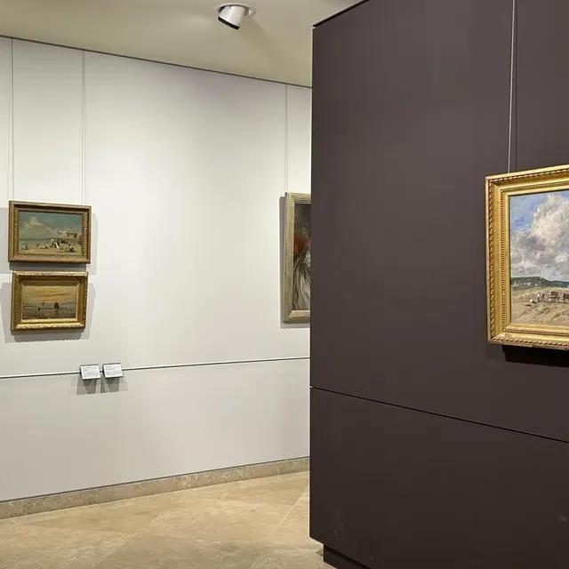 photo dans la salle dédiée aux œuvres françaises des xixe et xxe siècles, l’emplacement réservé au tableau de monet est pensé pour qu’il ressorte du parcours de visite. un tableau d’eugène boudin le remplace en attendant son retour au musée.  ©  ouest-france