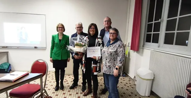 photo  moment d’émotion en fin d’assemblée générale avec la remise de la médaille grand or à véronique vigouroux (au centre).  &copy;  ouest-france 