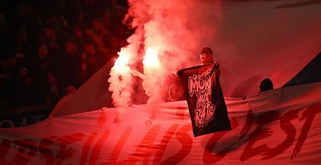 photo  les supporters du psg ont déployé des banderoles insultantes envers ceux de l’om, dimanche.  &copy;  mustafa yalcin / anadolu via afp 