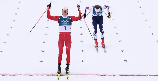 photo  johannes hoesflot klaebo célèbre sa médaille d’or remportée lors de la finale du sprint classique masculin aux jeux olympiques d’hiver de milan-cortina 2026, le 10 février 2026 à val di fiemme.  &copy;  lars baron / getty images via afp 
