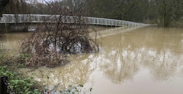 photo  le niveau du thouet, comme ici en janvier 2025 à saumur, pourrait dépasser les 4m15 ce mercredi 11 février 2026.  &copy;  archives co 