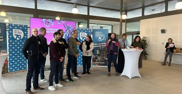 photo  le stand des deux-sèvres sera toute de rose vêtu, espérant se faire remarquer par un grand nombre de visiteurs.  &copy;  co - louise peyrard 