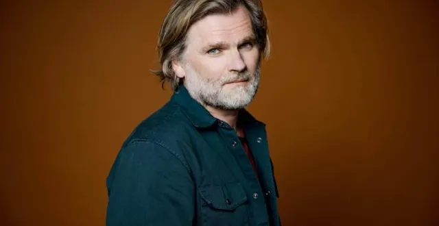 photo  l’écrivain olivier adam sera présent à angers, le 6 mars 2026.  &copy;  jean-philippe baltrel/éditions flammarion 