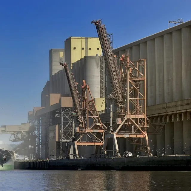 photo le dock permet aujourd’hui de restaurer de grands navires et le plus grand chai à vin d’europe.  ©  métropole rouen normandie
