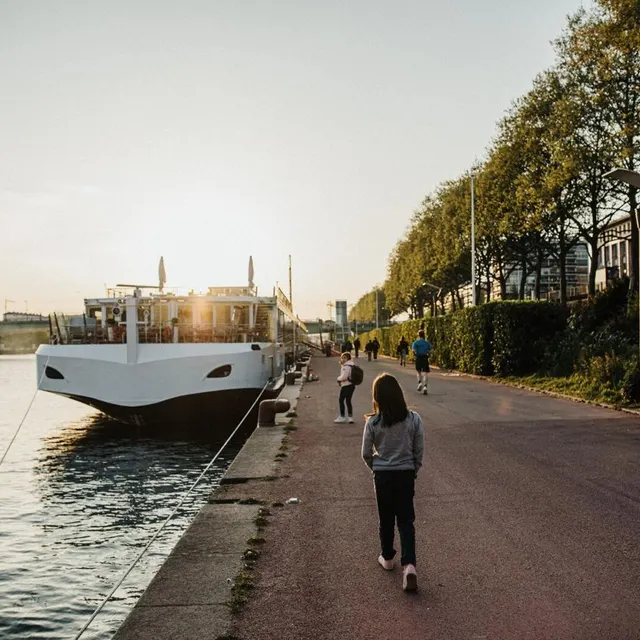 photo les quais de seine, au pied de l’embarcadère.  ©  coraline simon - métropole rouen normandie