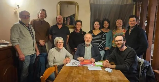photo  de gauche à droite. assis : éliane douville, pierre madeline, loïc collet. debout : claude harivel, ladislas biegala, aurélie lefoyer, charlotte noyelle, caroline lelièvre, ophélie deyrolle, benoît duval.  &copy;  photo transmise par pierre madeline 