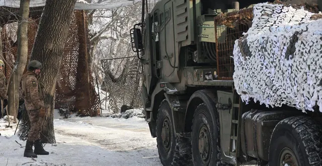 photo  un soldat de la 48e brigade d’artillerie indépendante lors d’opérations de combat dans la direction de kharkiv, en ukraine, le 9 février 2026.  &copy;  viacheslav madiievskyi / nurphoto via afp 
