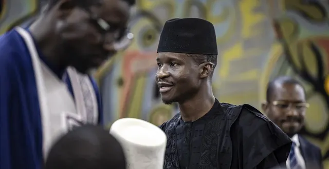 photo  le ministre sénégalais de l’intérieur, mouhamadou bamba cissé, arrive avant la cérémonie de remise du rapport officiel sur le massacre de thiaroye au palais présidentiel de dakar, le 16 octobre 2025.  &copy;  patrick meinhardt / afp 
