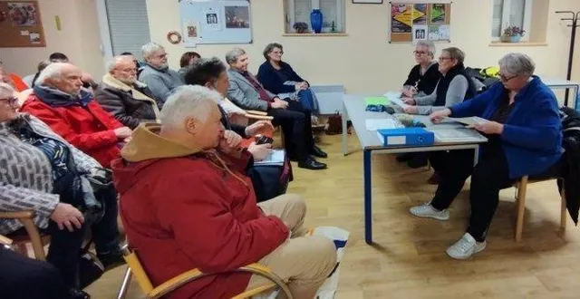 photo  les participants à l’assemblée générale de l’anim’ferté. à droite, le bureau : armelle journée, vice-présidente et secrétaire ; catherine sallard, présidente et jacqueline letissier, trésorière.  &copy;  ouest-france 