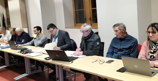 photo  l’avant-dernier conseil municipal de la mandature s’est tenu lundi ;  &copy;  le maine libre 