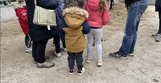 photo  didier reboul adore expliquer aux enfants la vie des ânes.  &copy;  co 