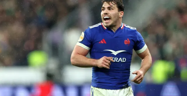 photo  antoine dupont et le xv de france se déplacent à cardiff ce dimanche.  &copy;  david rogers / getty images via afp 