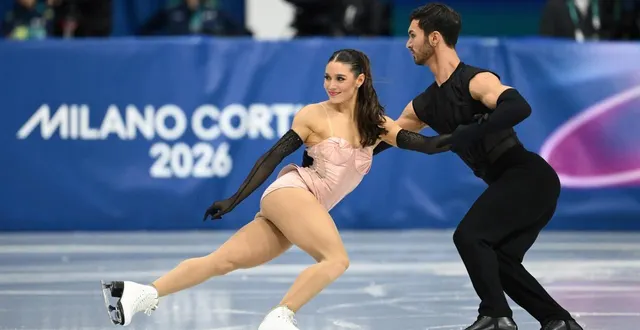 photo  laurence fournier beaudry et guillaume cizeron en tête après la danse rythmique.  &copy;  millereau philippe / afp 