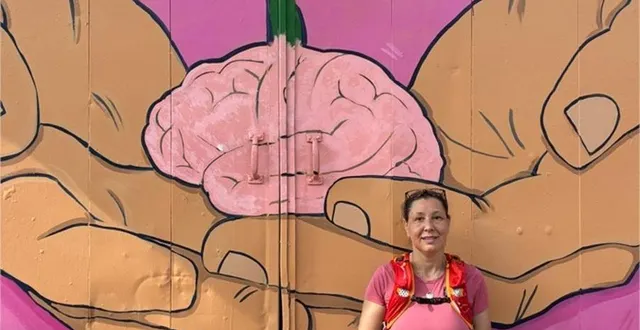 photo  « un message de résilience » : c’est ce que mélanie de baets, 50 ans, entend porter en se lançant un défi peu fou : traverser les états-unis à pied pour tracer le dessin d’un cerveau.  &copy;  famille de baets 